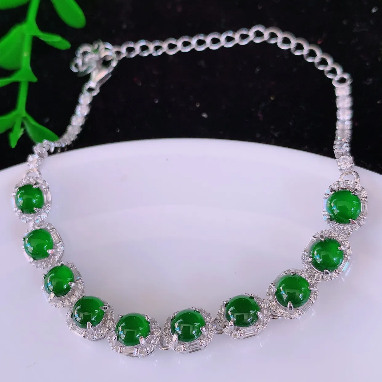 冰透满绿翡翠925银镶嵌手链，自然光实拍，翠色灵动，颜色漂亮，种老水足，品相佳，佩戴佳品！#97.1