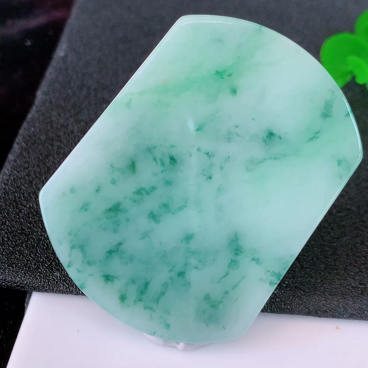 自然光实拍，冰润飘花翡翠平安无事牌吊坠，平平安安，无事牌翠色灵动，佩戴平安时尚！#46.16