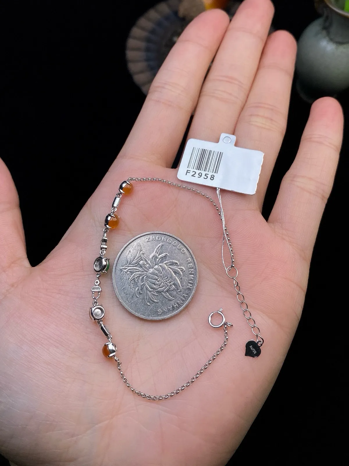 【冰种满绿+黄翡蛋面镶嵌手链】颗颗冰透，饱满圆润，光泽闪耀，流行款，18K金搭配，裸石尺寸5.1*2.6毫米，总长185