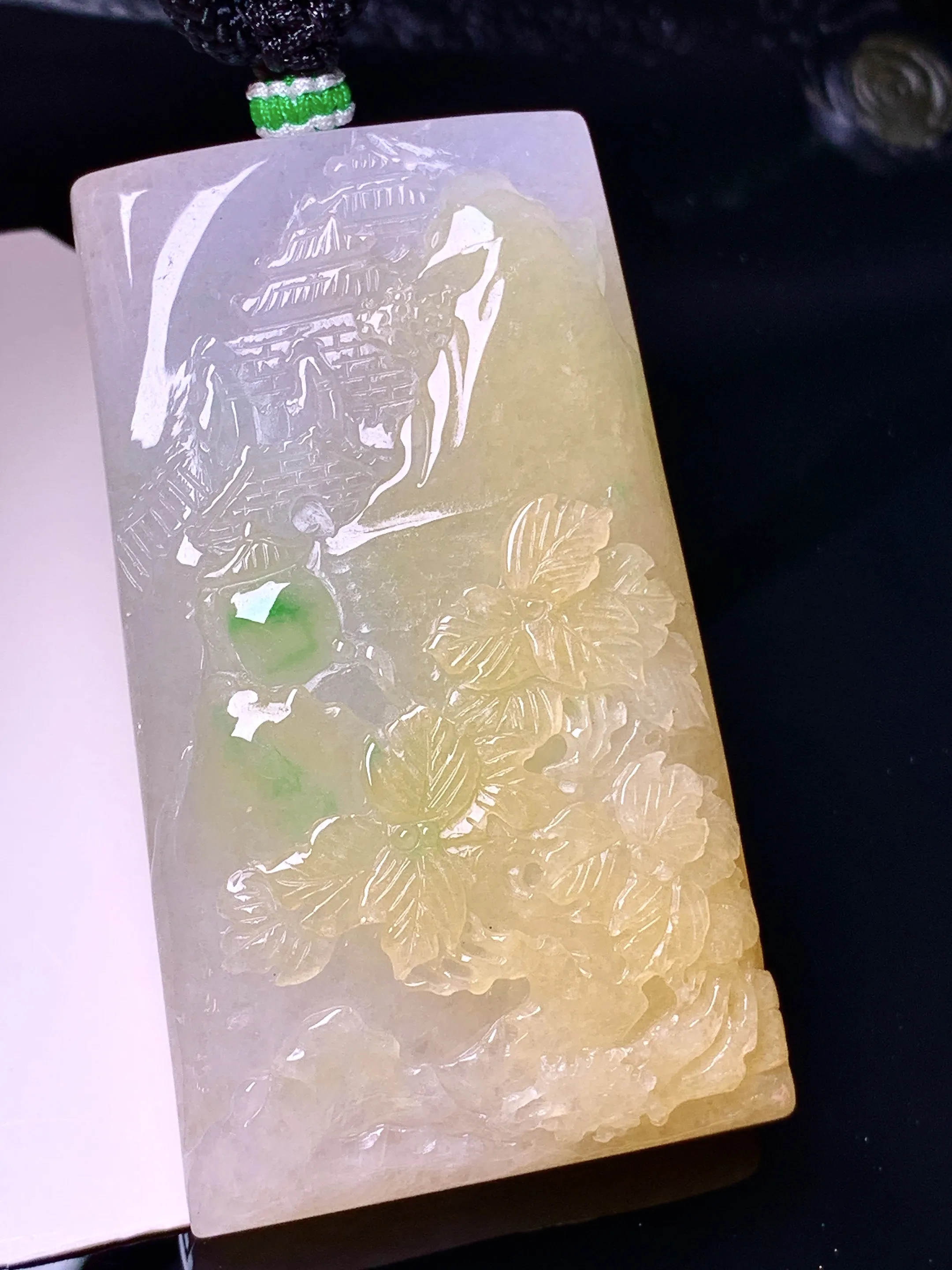 黄翡山水牌子吊坠 玉质细腻 色泽清新艳丽 整体尺寸56.8*32.3*11.8