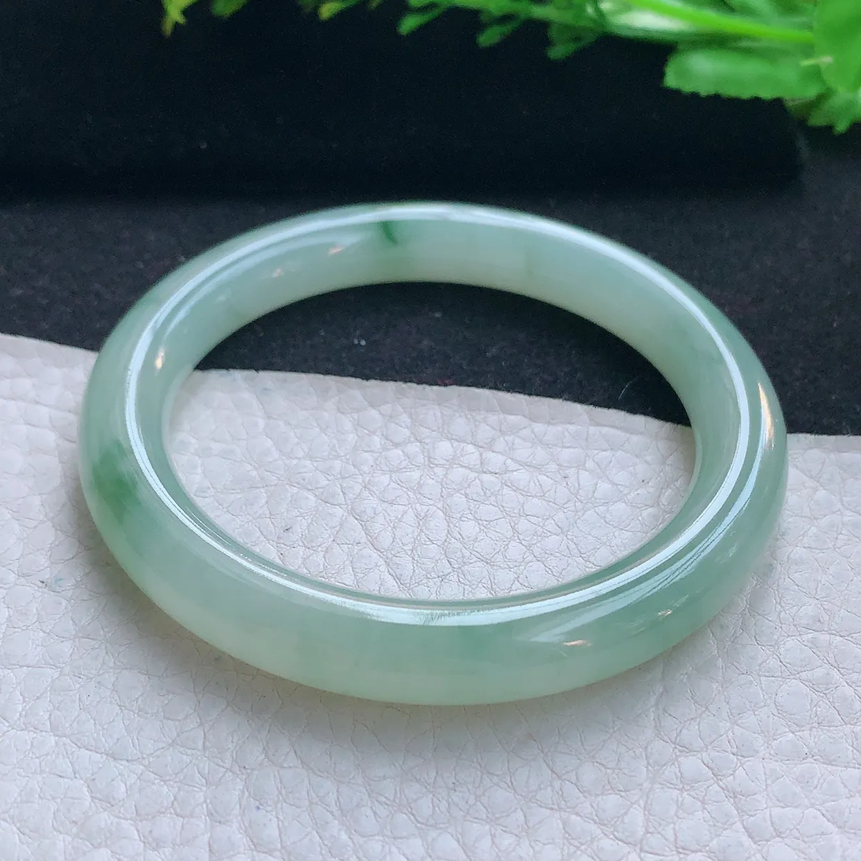 xx自然光56*9.3美人镯 翡翠a货玉手镯冰飘花圆条玉手环 叮当镯