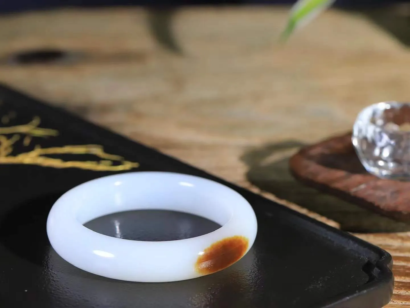 【腕间柔情.手镯】   

珍藏级️和田玉糖白玉手镯 玉质温润细腻 油性十足 古朴秀雅 轻抚岁月的