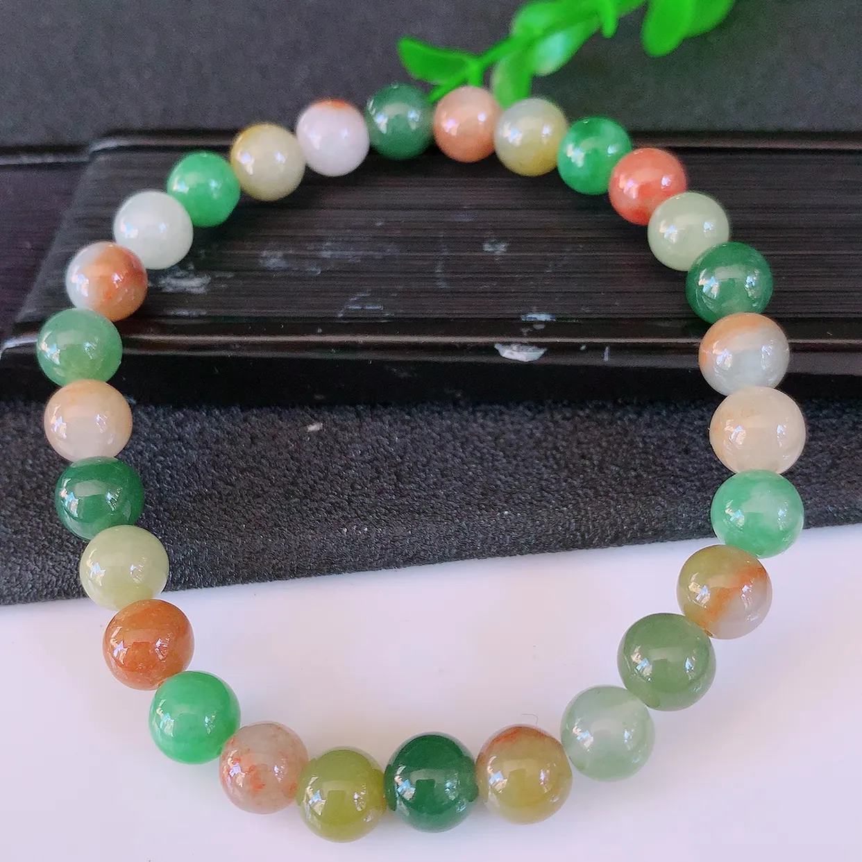 自然光实拍，冰润多宝翡翠手链，多彩翡翠手串，颜色丰富，料子细腻，高档大气，自戴送礼佳品！#46.16取一尺寸6.8mm