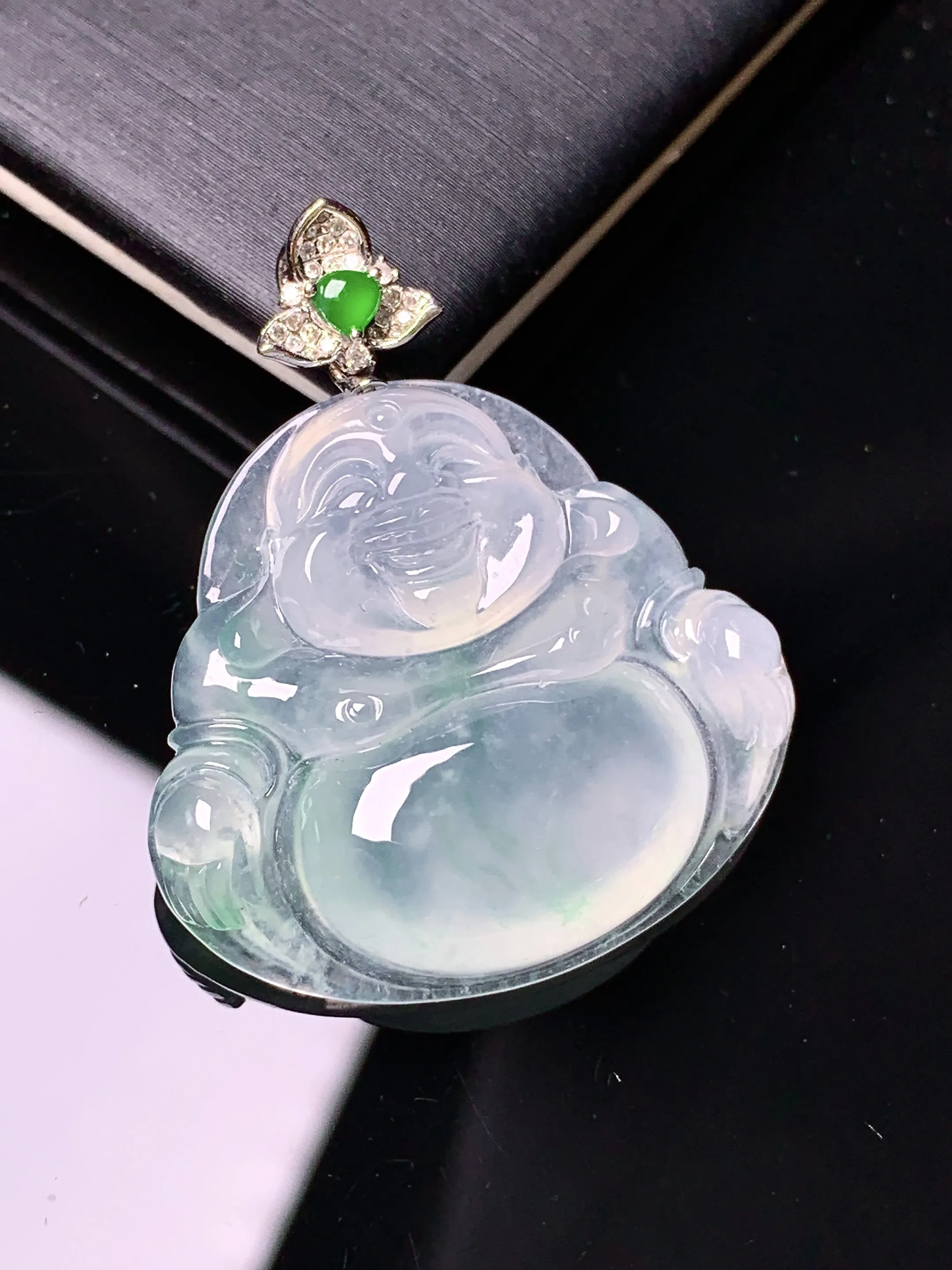 18k金钻镶嵌冰种佛公吊坠 玉质细腻 色泽清新艳丽 整体尺寸34.3*28.8*6