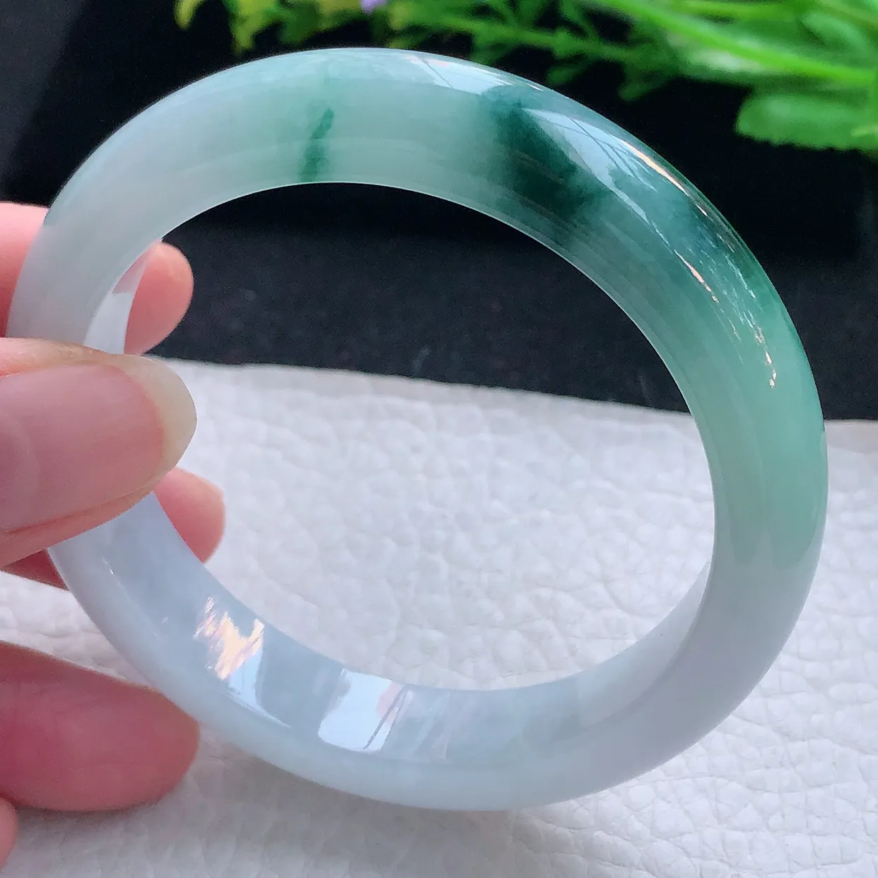 nr自然光56*12.2*8.5平安镯 翡翠a货玉手镯飘蓝花宽边玉手环