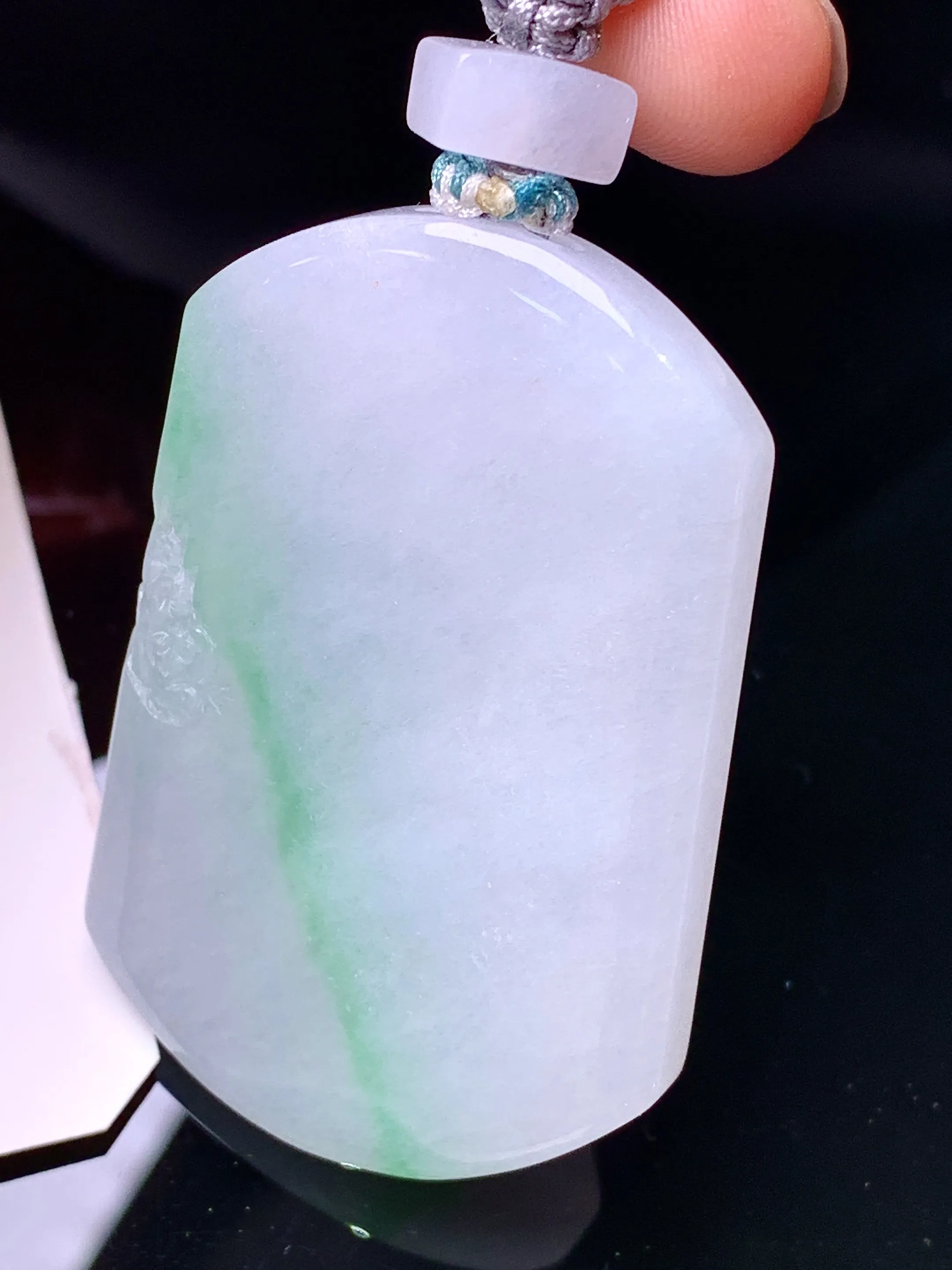 飘绿无事牌吊坠 玉质细腻 色泽清新艳丽 整体尺寸47.5*32.2*5.8