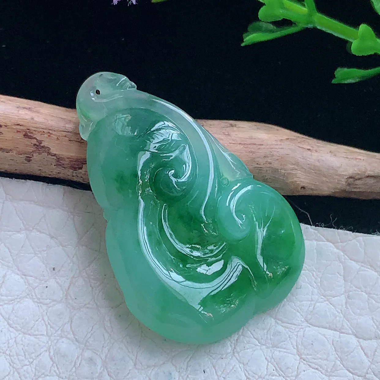 lz自然光31*20.8*6.2缅甸翡翠精雕冰绿祥云如意玉吊坠 玉挂件