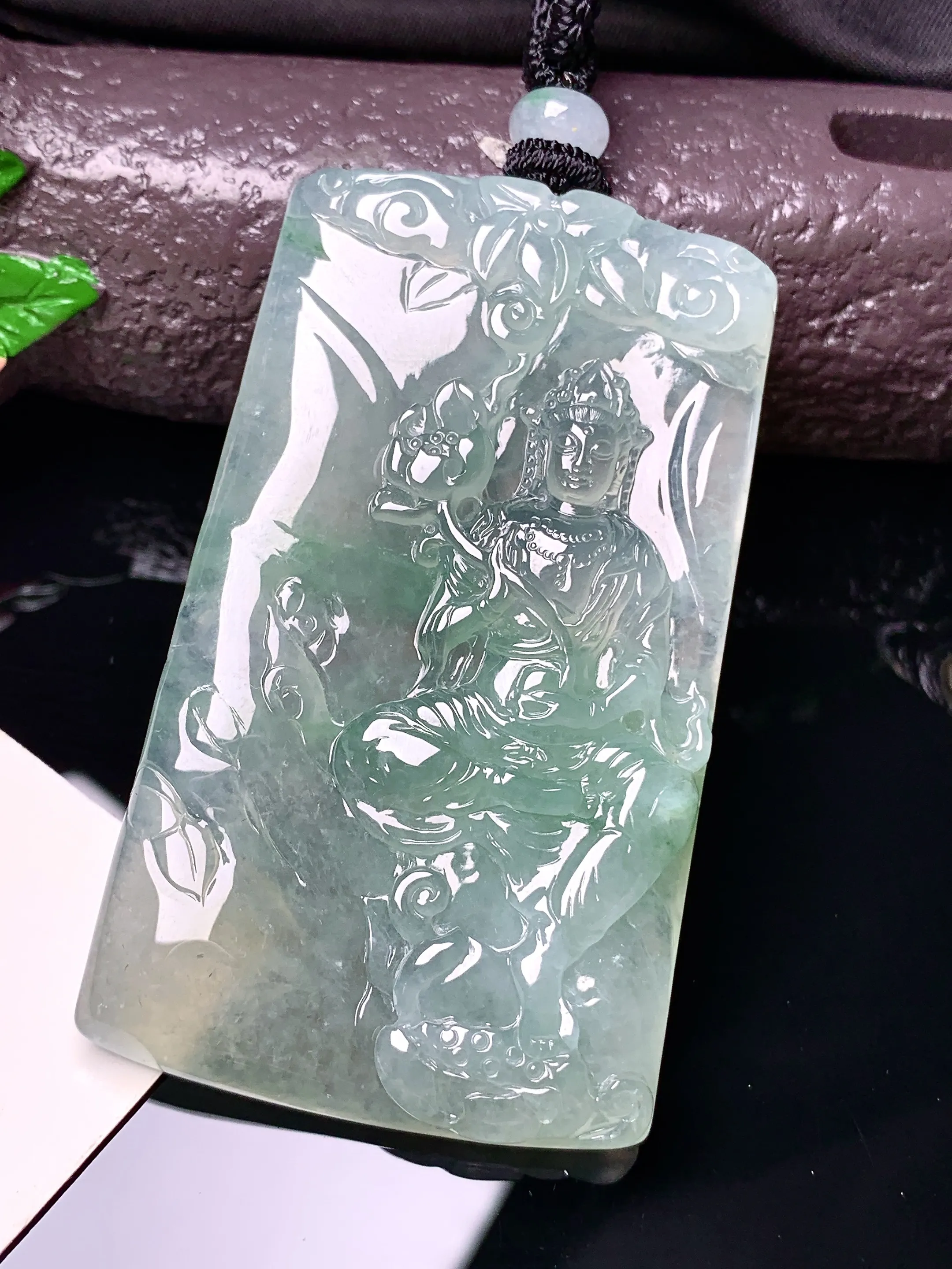 冰种观音菩萨吊坠 玉质细腻 色泽清新艳丽 整体尺寸60*34.8*6.5