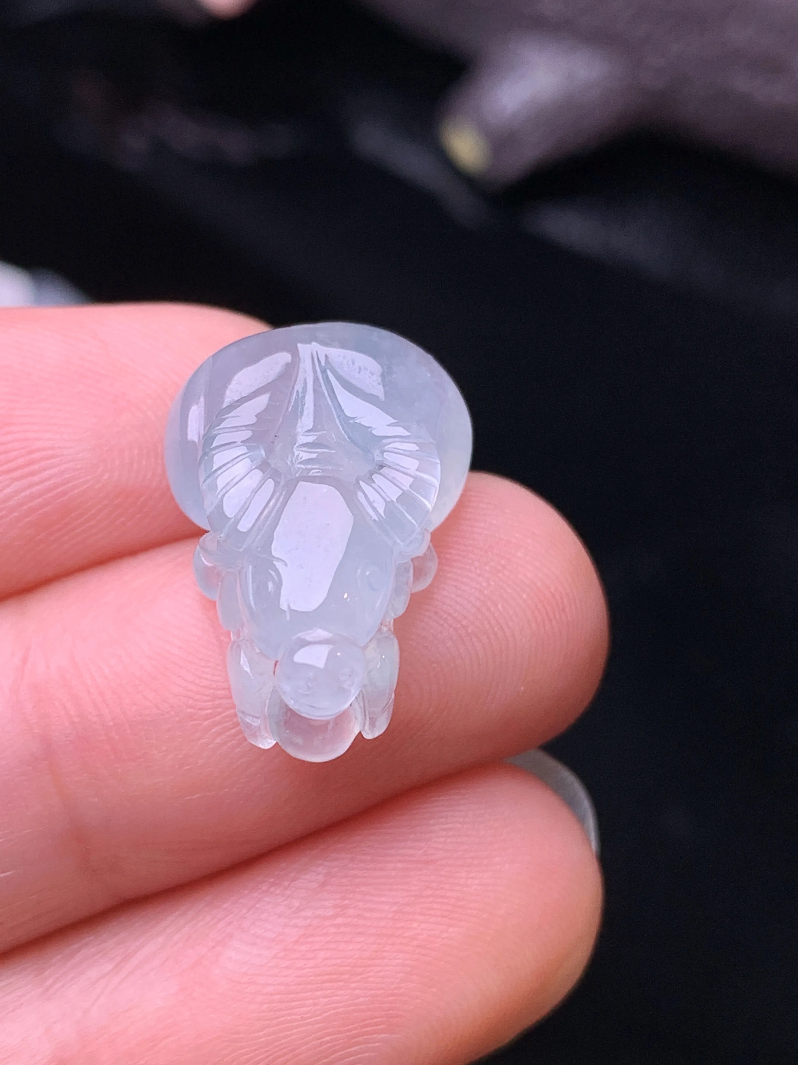 冰种生肖牛吊坠 玉质细腻 色泽清新艳丽 整体尺寸19.5*13*7.6