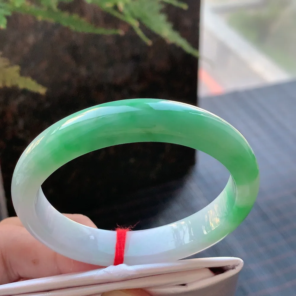 贵妃冰糯翠绿 无瑕 尺寸:56.2/47.8/11.9/7.5 色好