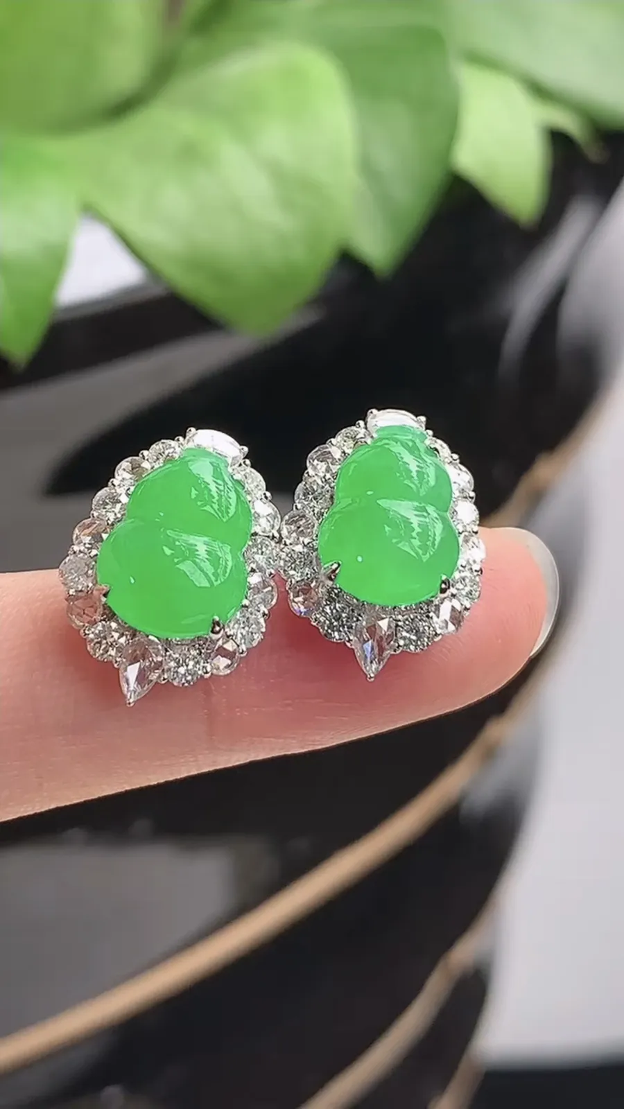 a货翡翠冰种18K金伴钻镶嵌阳绿葫芦耳钉 尺寸10.4×7.6mm 重量4.10g 1214