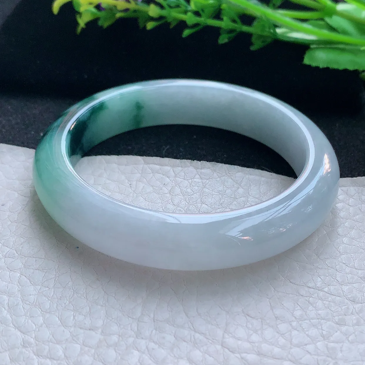 nr自然光56*12.2*8.5平安镯 翡翠a货玉手镯飘蓝花宽边玉手环