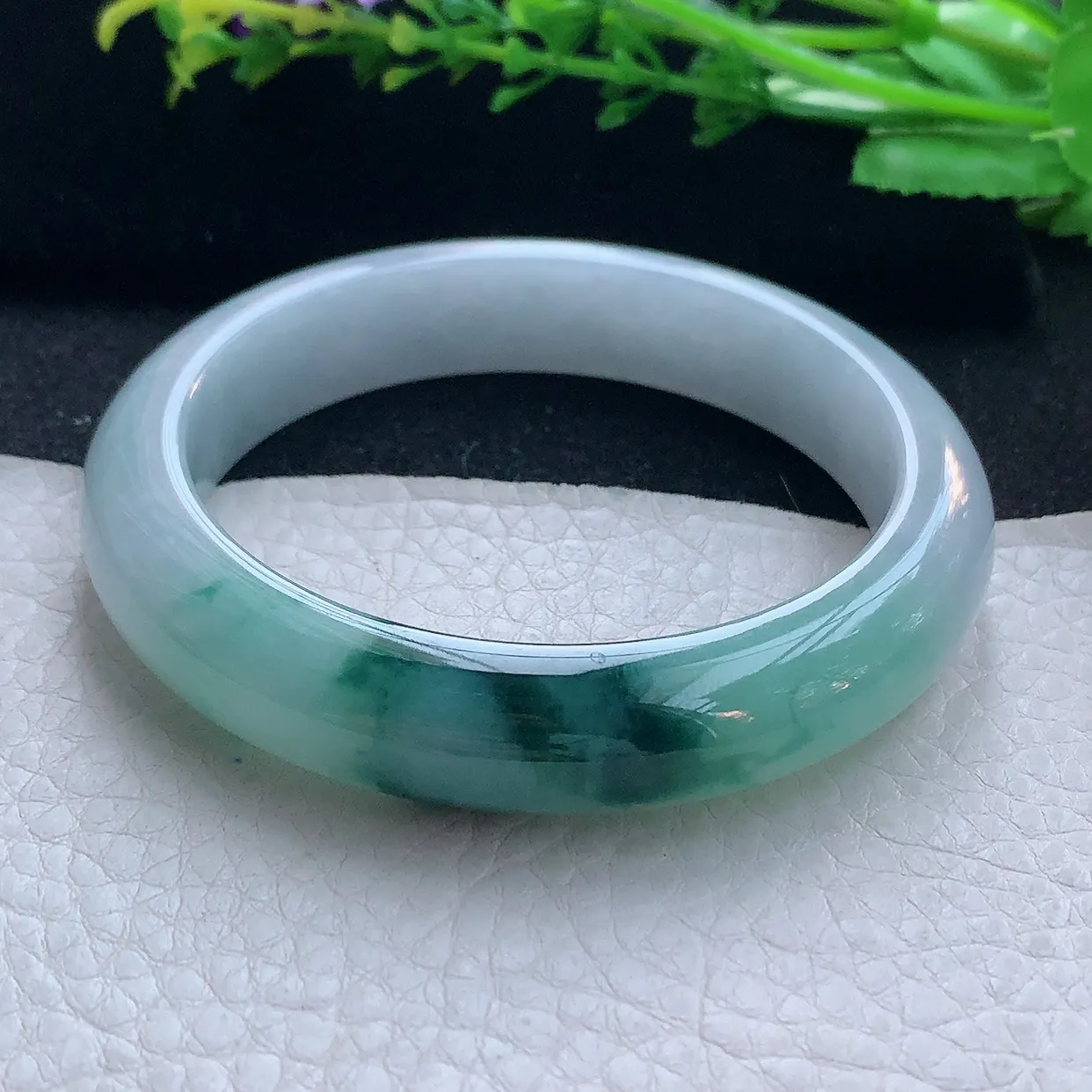 nr自然光56*12.2*8.5平安镯 翡翠a货玉手镯飘蓝花宽边玉手环