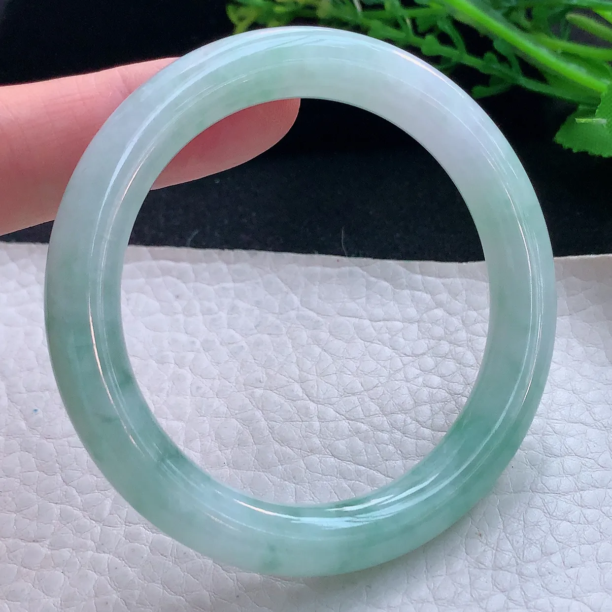 n小圈口52*8.5叮当镯 翡翠a货玉手镯精美飘花圆条玉手环 美人镯