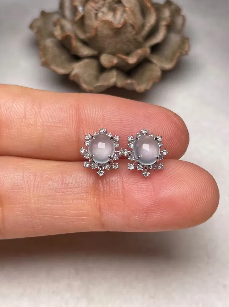 冰种蛋面耳钉、真金真钻镶嵌，种水好，玉质细腻 .裸石尺寸 5.8*4.9