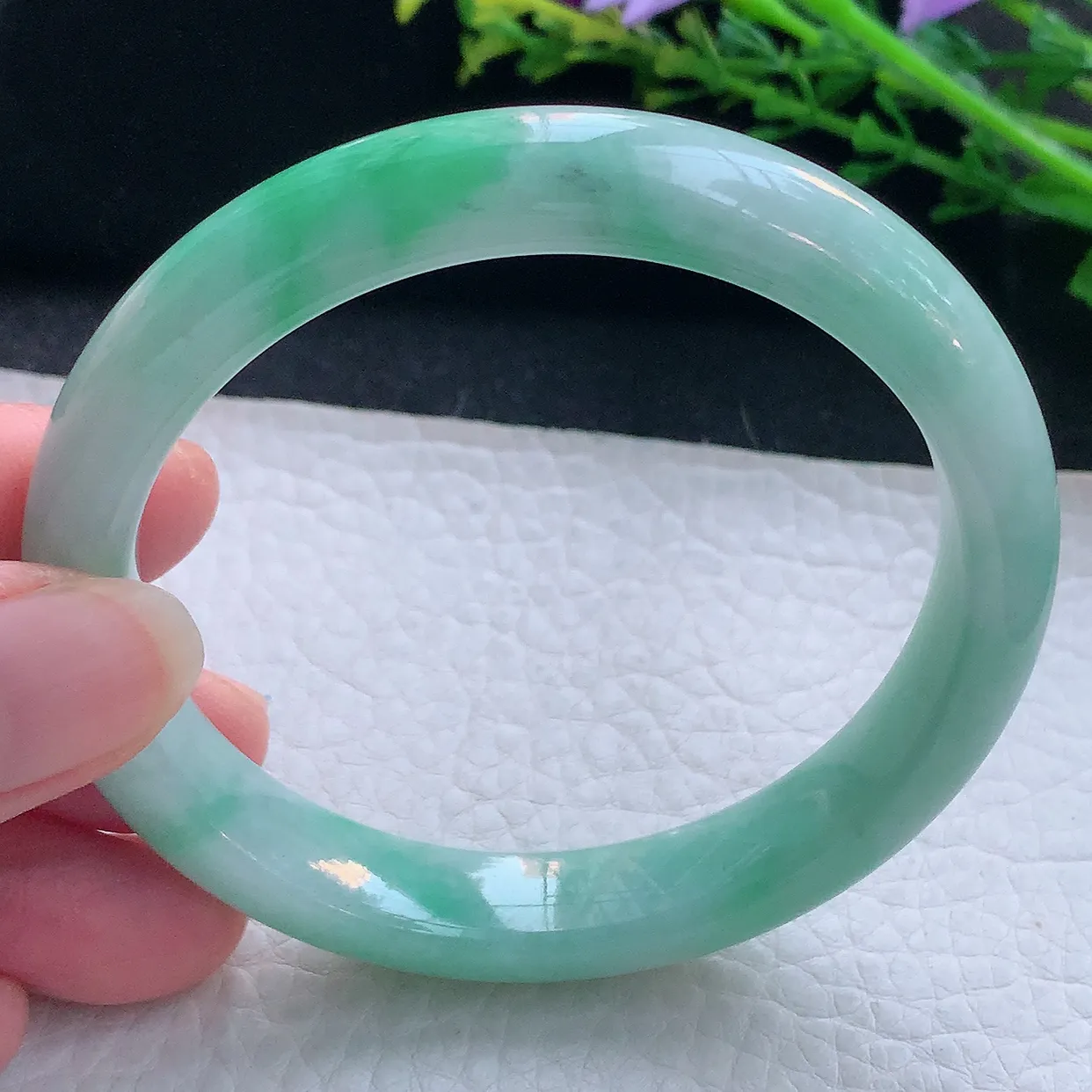 js自然光58.5*11.3*7.8平安镯 翡翠a货玉手镯精美飘绿宽边玉手环