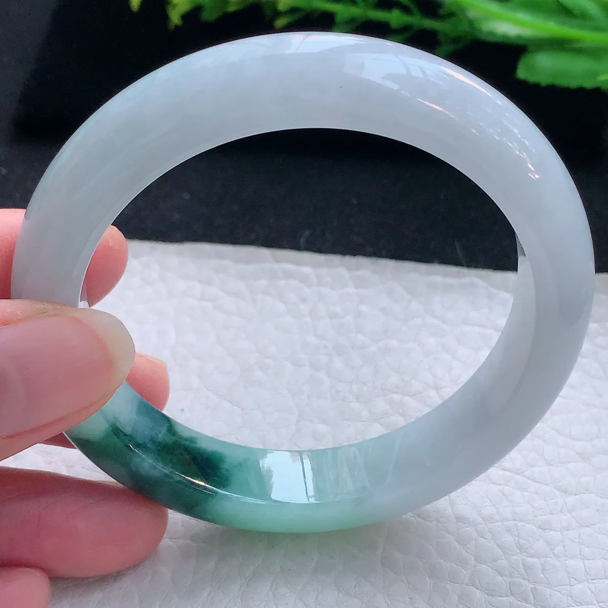 nr自然光56*12.2*8.5平安镯 翡翠a货玉手镯飘蓝花宽边玉手环