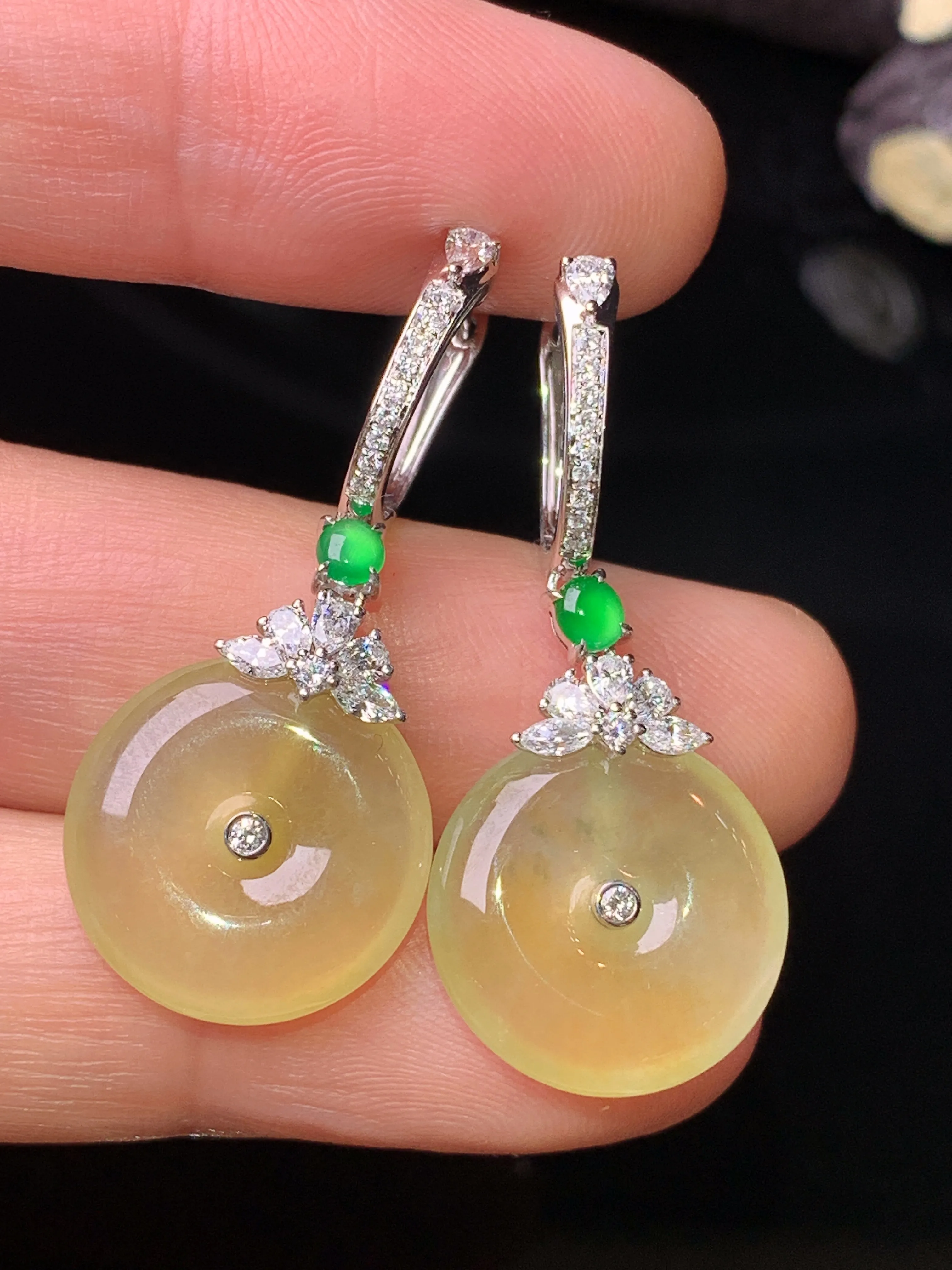 18k金钻镶嵌黄翡平安扣耳坠 玉质细腻 色泽清新艳丽 整体尺寸34.3*15*4