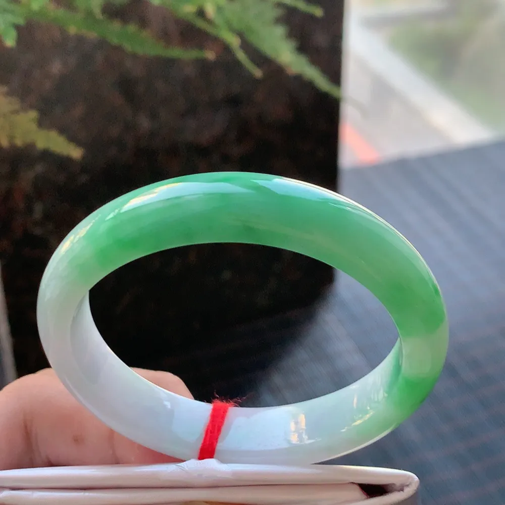 贵妃冰糯翠绿 无瑕 尺寸:56.2/47.8/11.9/7.5 色好