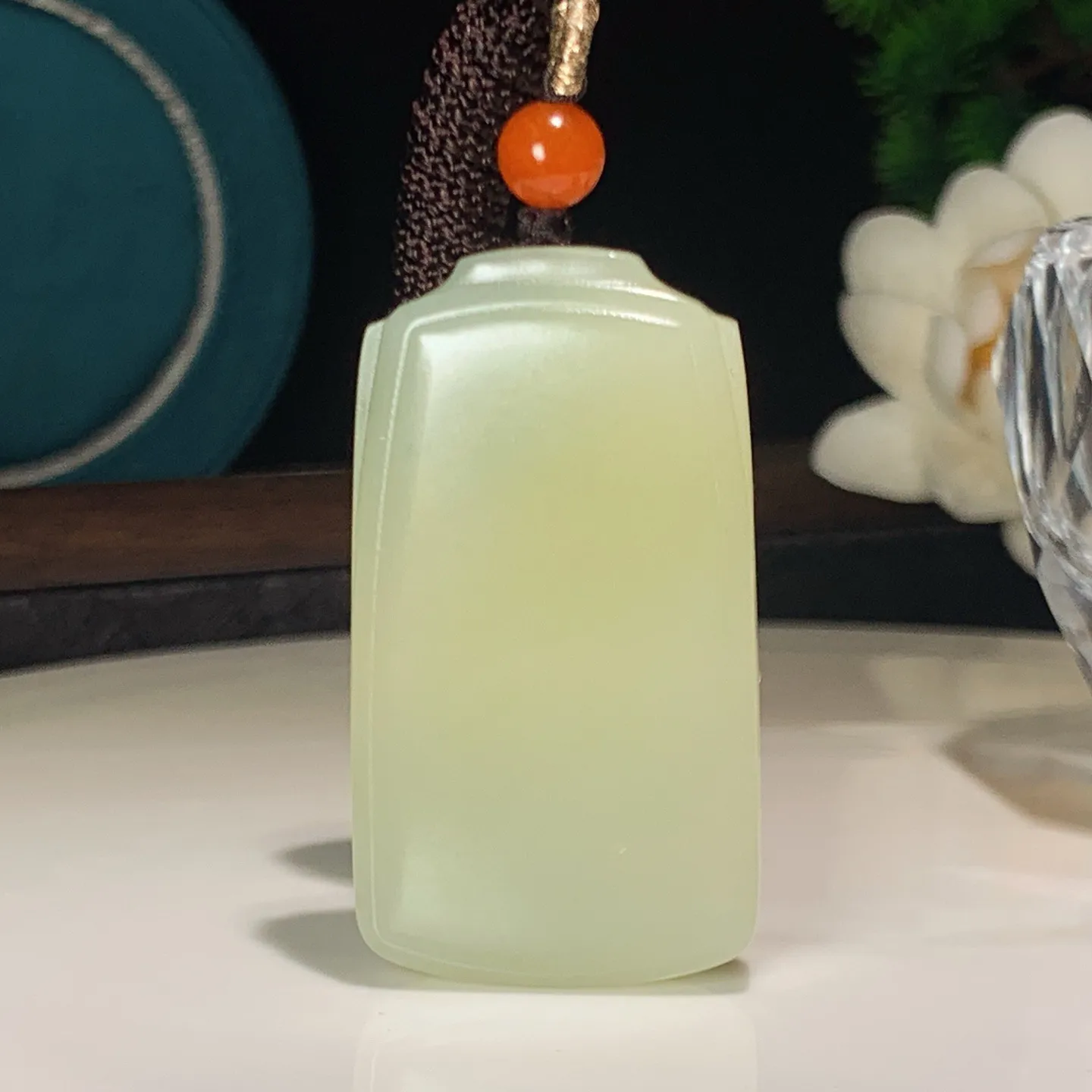 新疆和田玉蓝翠花开富贵平安无事牌挂件。尺寸49/27/9重31.5克。玉质细腻油润。手推出油。品相大气。lt251218