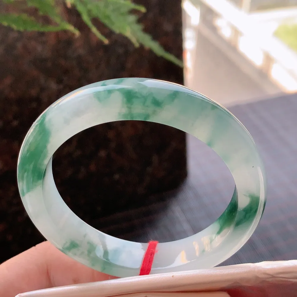 正圈高冰飘花 无瑕 尺寸:56.1/12/8.4 花美 种水好