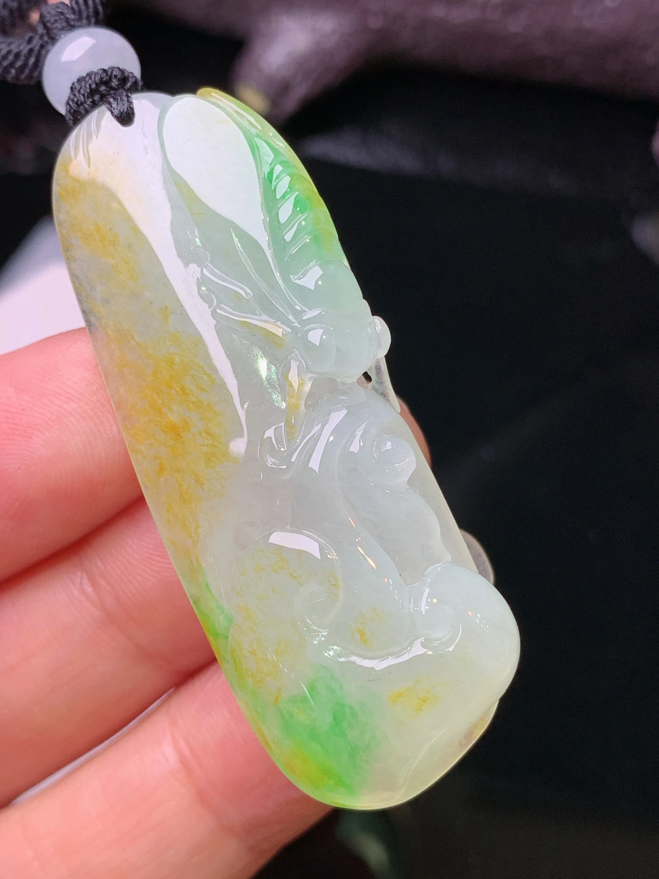 飘黄绿翡金蝉吊坠 玉质细腻 色泽清新艳丽 整体尺寸49.2*17.8*8.6