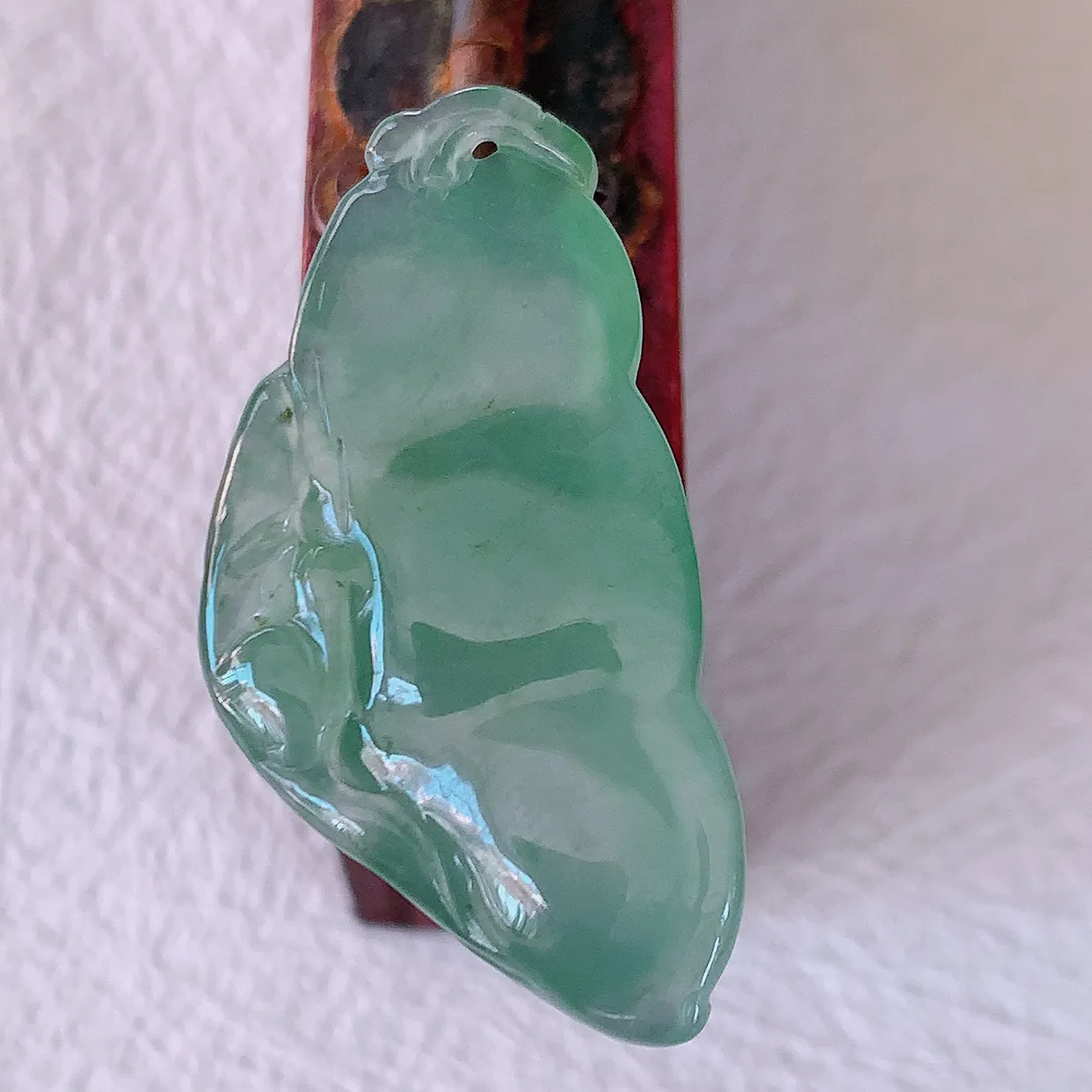 自然光实拍，冰种飘花翡翠四季豆吊坠，平安豆福豆玉坠，冰润通透，豆粒饱满，寓意：豆蔻年华！#46.16