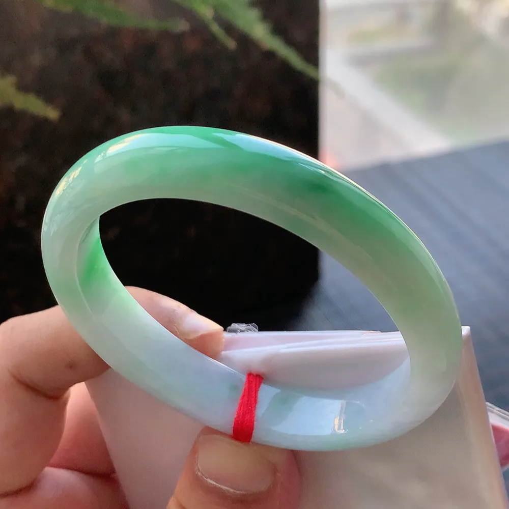 贵妃冰糯翠绿 无瑕 尺寸:56.2/47.8/11.9/7.5 色好