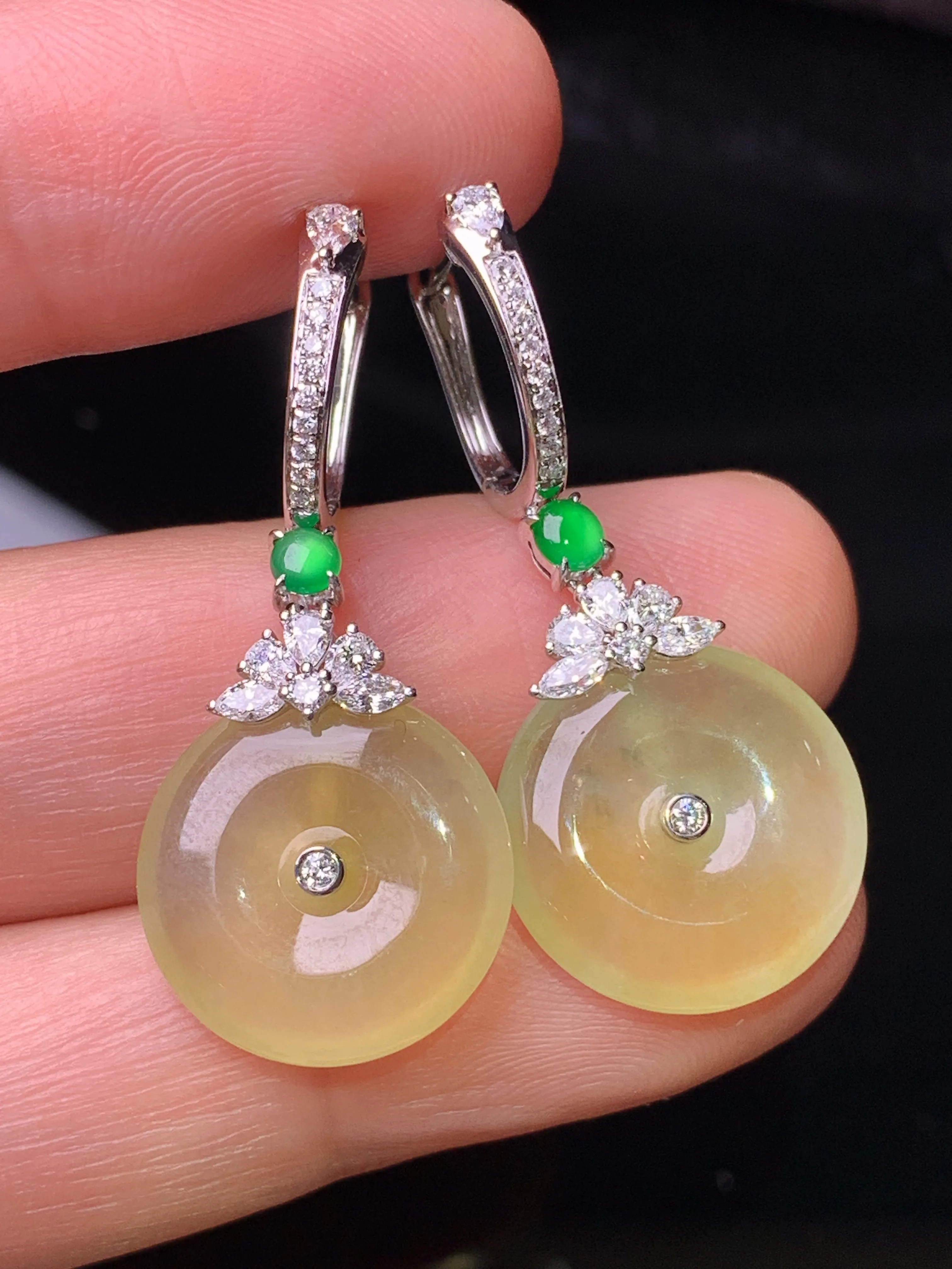 18k金钻镶嵌黄翡平安扣耳坠 玉质细腻 色泽清新艳丽 整体尺寸34.3*15*4