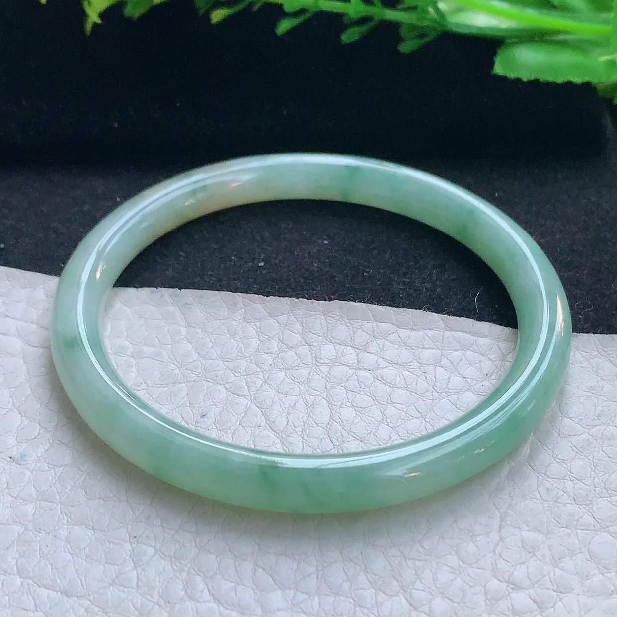 xx自然光57*6.8*7叮当镯 翡翠a货玉手镯三彩圆条玉手环 美人镯