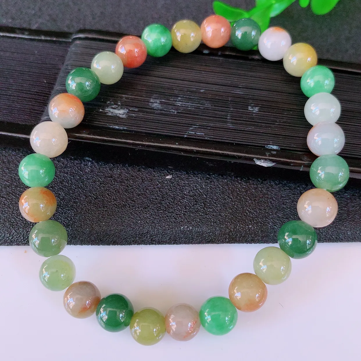 自然光实拍，冰润多宝翡翠手链，多彩翡翠手串，颜色丰富，料子细腻，高档大气，自戴送礼佳品！#46.16取一尺寸6.8mm