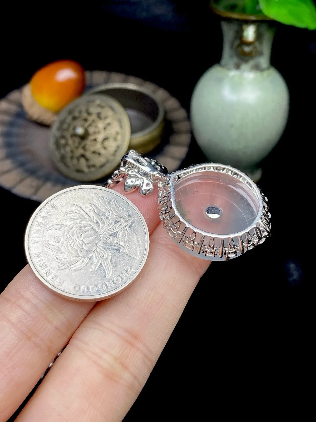 【冰种圆无事牌】老坑雪花棉，质地细腻，种水色俱全，冰透闪亮，18k金钻镶嵌，裸石尺寸20.7*3.3毫米