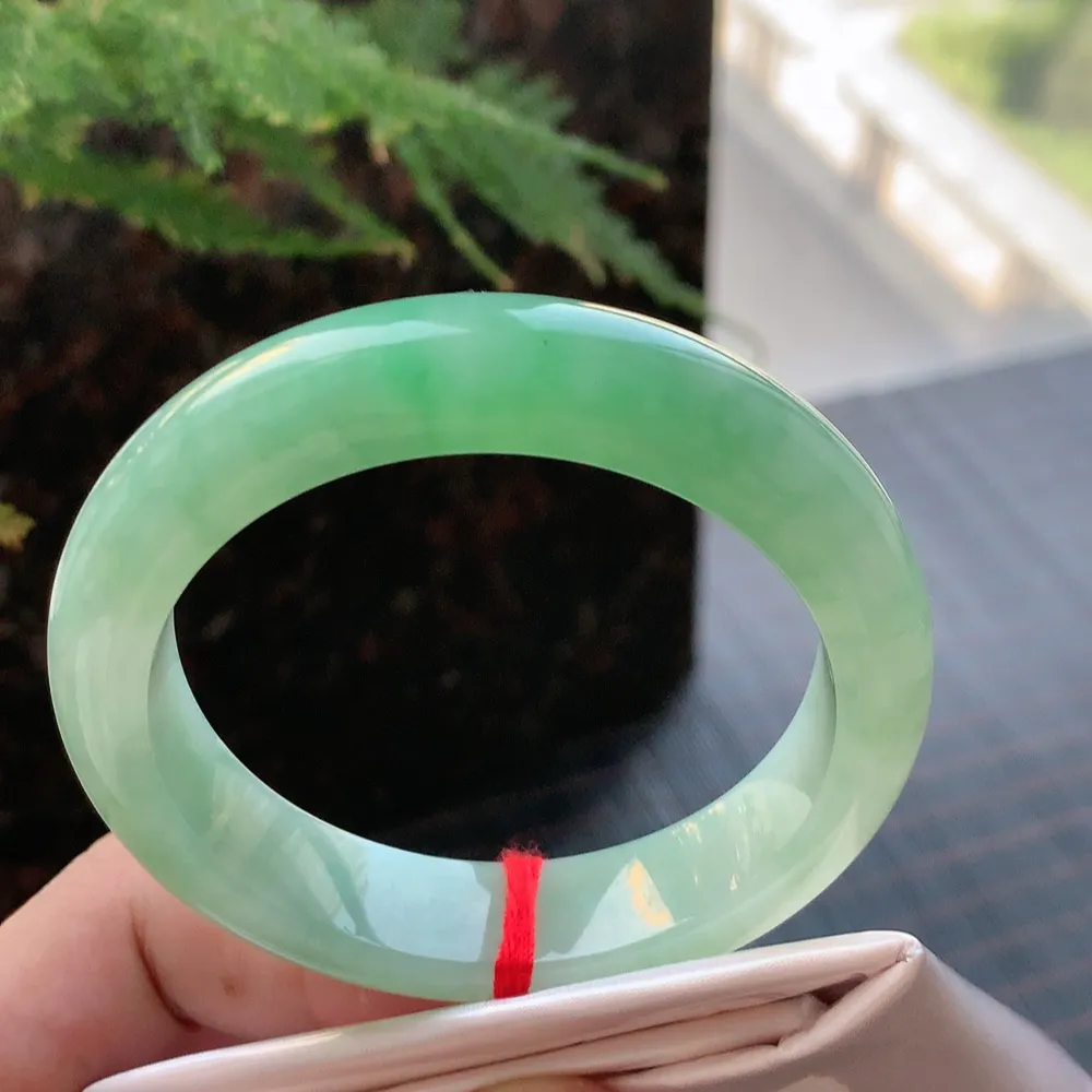 正圈冰糯阳绿 无瑕 尺寸:52.7/12.5/8.4 色好