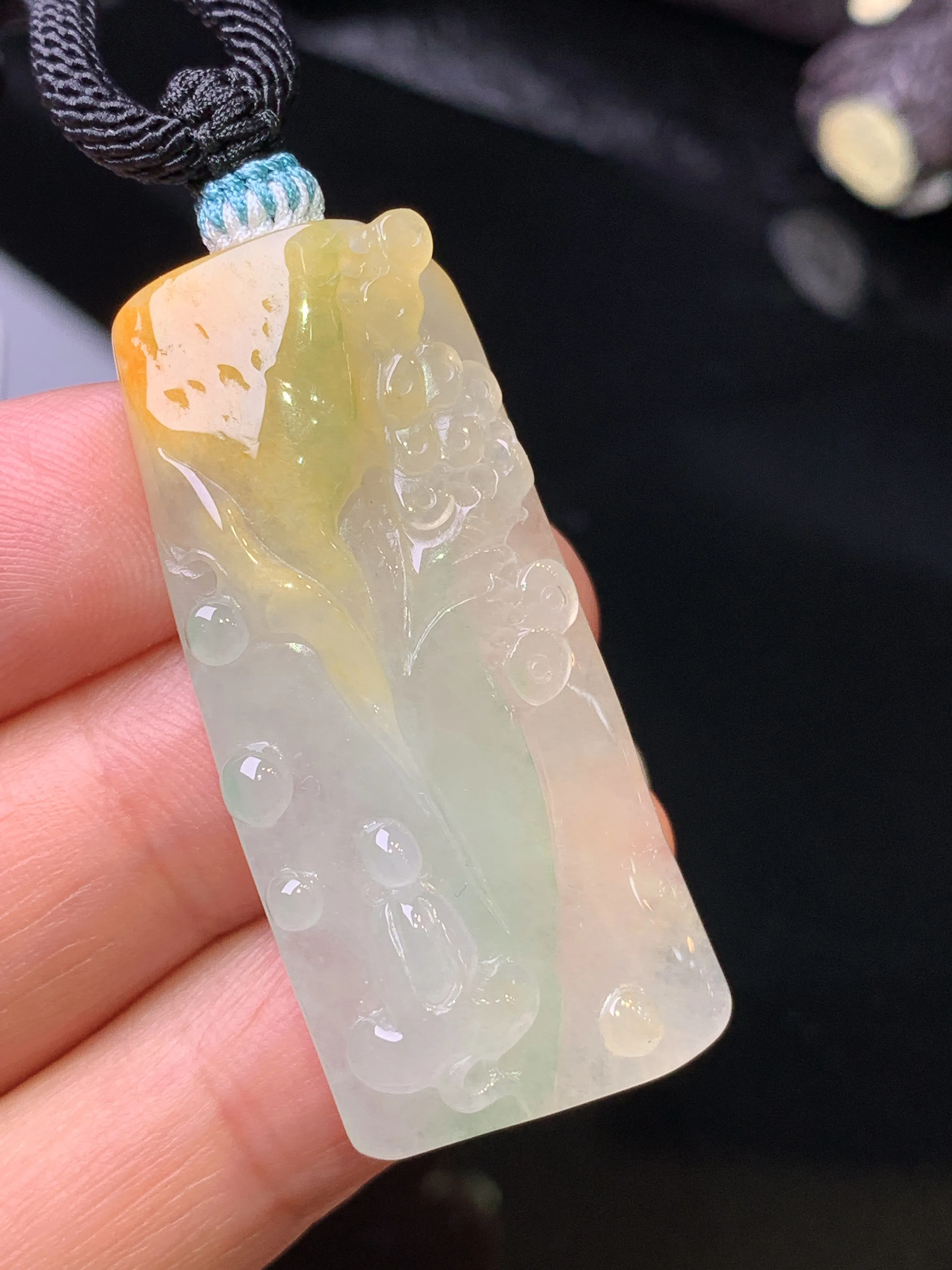 飘黄翡悟道吊坠 玉质细腻 色泽清新艳丽 整体尺寸40*18.5*7