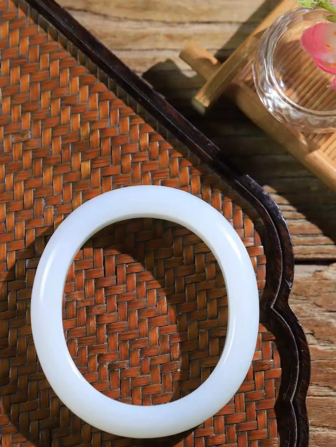 【贵妃镯.玉腕清响】    

精品和田玉白玉贵妃镯，玉质温润细腻 油性十足 相传杨贵妃十分喜