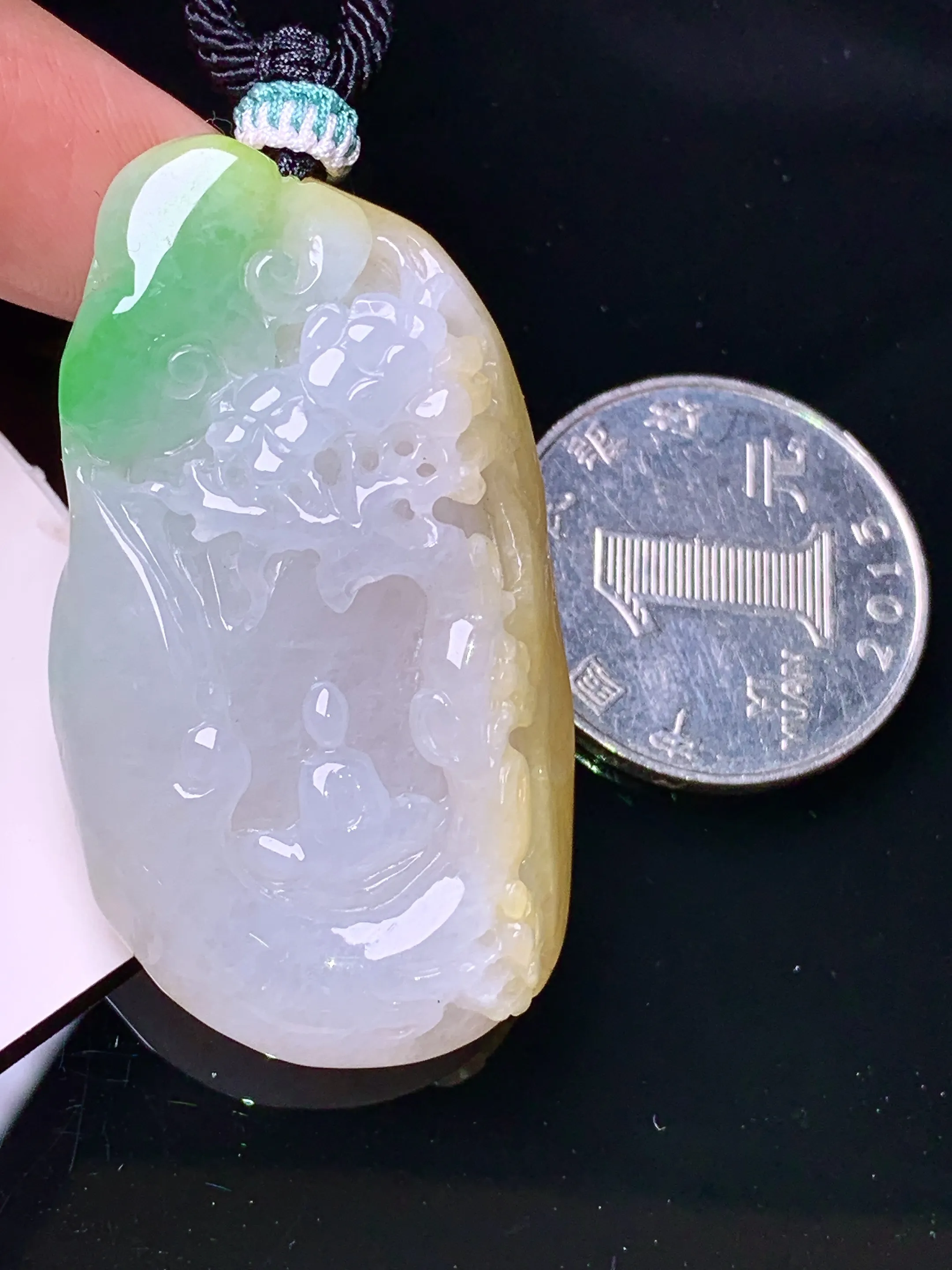 飘黄绿悟道吊坠 玉质细腻 色泽清新艳丽 整体尺寸47.2*26.5*11.2