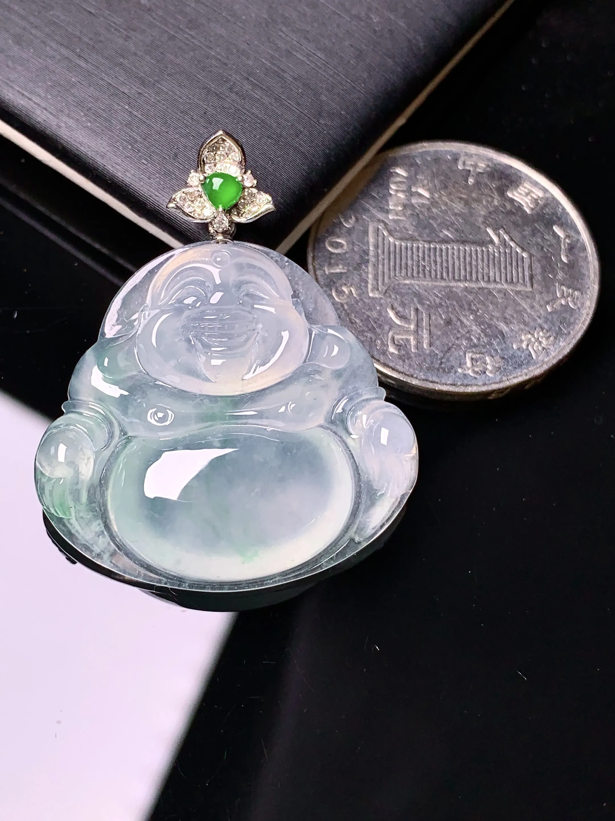 18k金钻镶嵌冰种佛公吊坠 玉质细腻 色泽清新艳丽 整体尺寸34.3*28.8*6