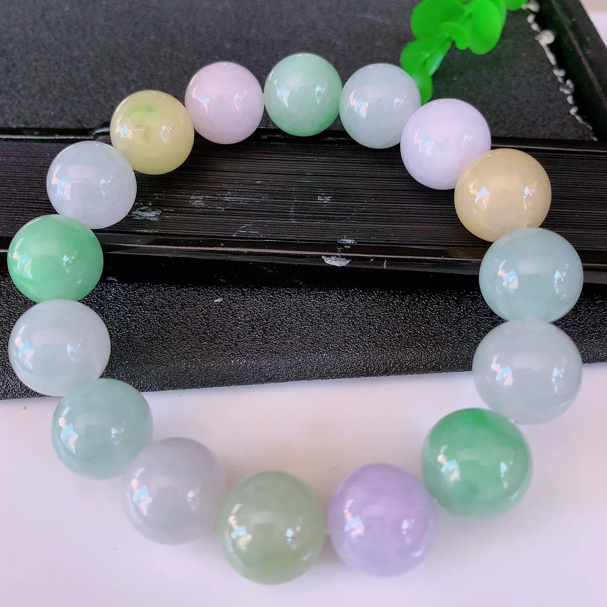 自然光实拍，大颗冰润多宝翡翠手链，多彩翡翠手串，颜色丰富，料子细腻，高档大气，自戴送礼佳品！#46.