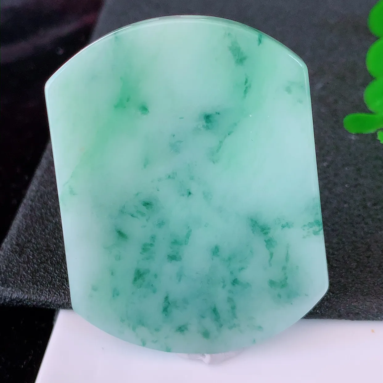 自然光实拍，冰润飘花翡翠平安无事牌吊坠，平平安安，无事牌翠色灵动，佩戴平安时尚！#46.16