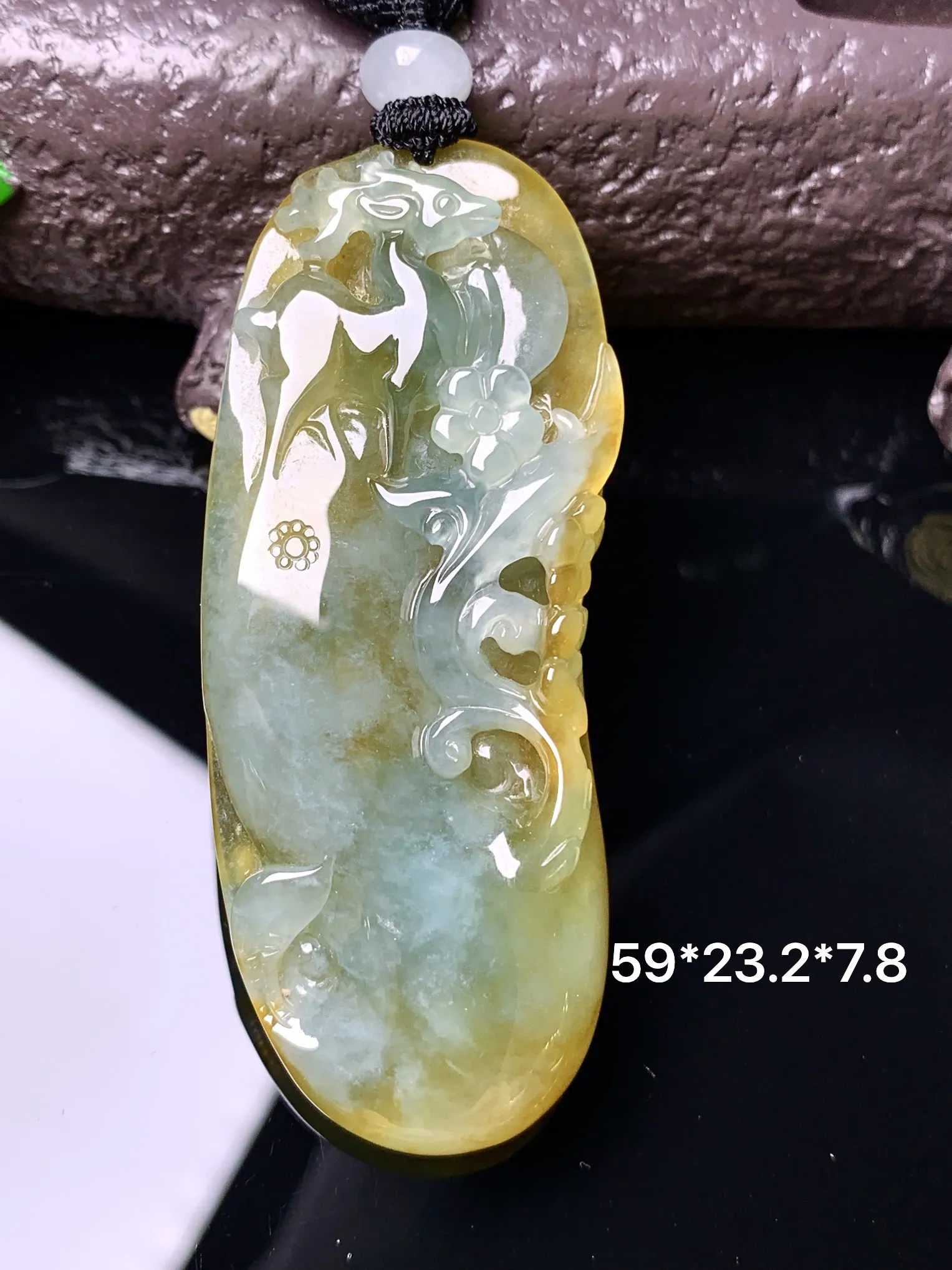 冰黄翡梅花鹿吊坠 玉质细腻 色泽清新艳丽 整体尺寸59*23.2*7.8