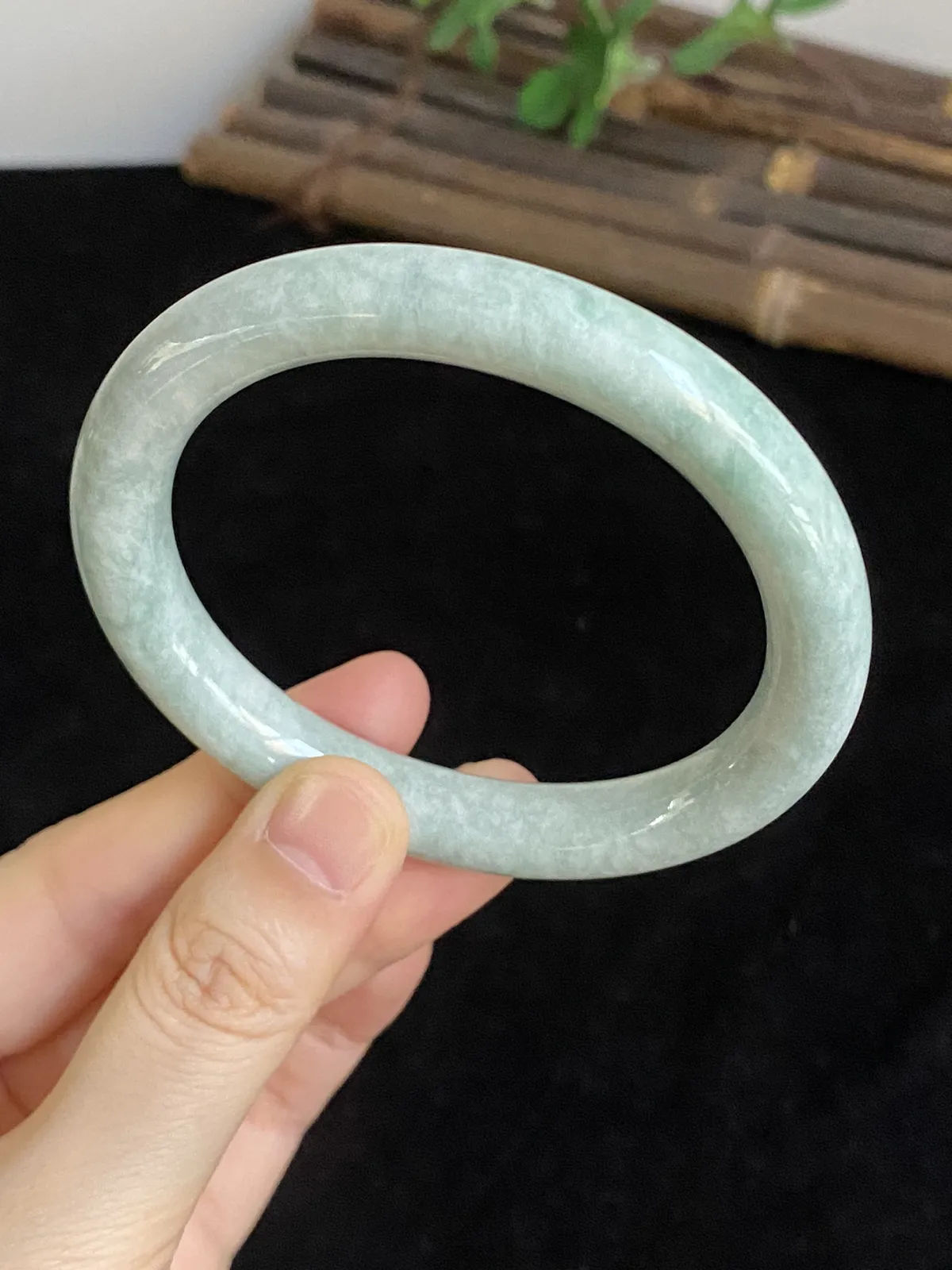贵妃镯56圈口，翡翠手镯