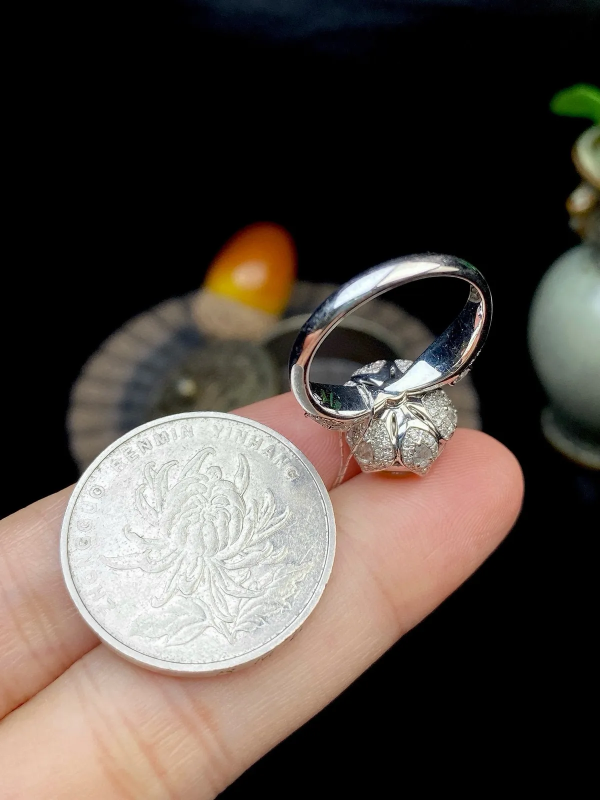 【冰种黄蛋戒指】种水上乘，晶莹剔透，纯净通透，18k金钻精美镶嵌，裸石尺寸11.2*10.4*4.5毫米，圈口可改