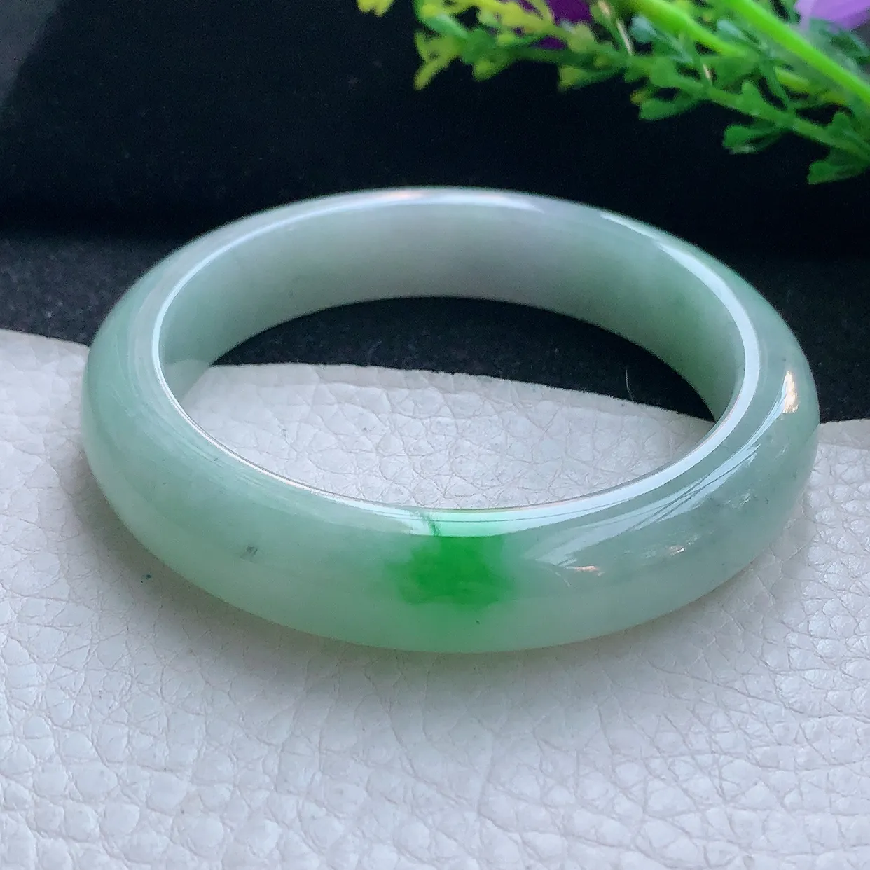 n自然光56*12.5*8.5平安镯 翡翠a货玉手镯精美飘阳绿宽边玉手环