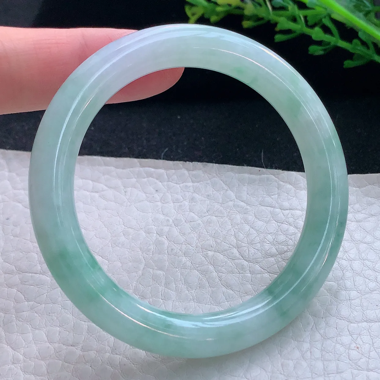 n小圈口52*8.5叮当镯 翡翠a货玉手镯精美飘花圆条玉手环 美人镯