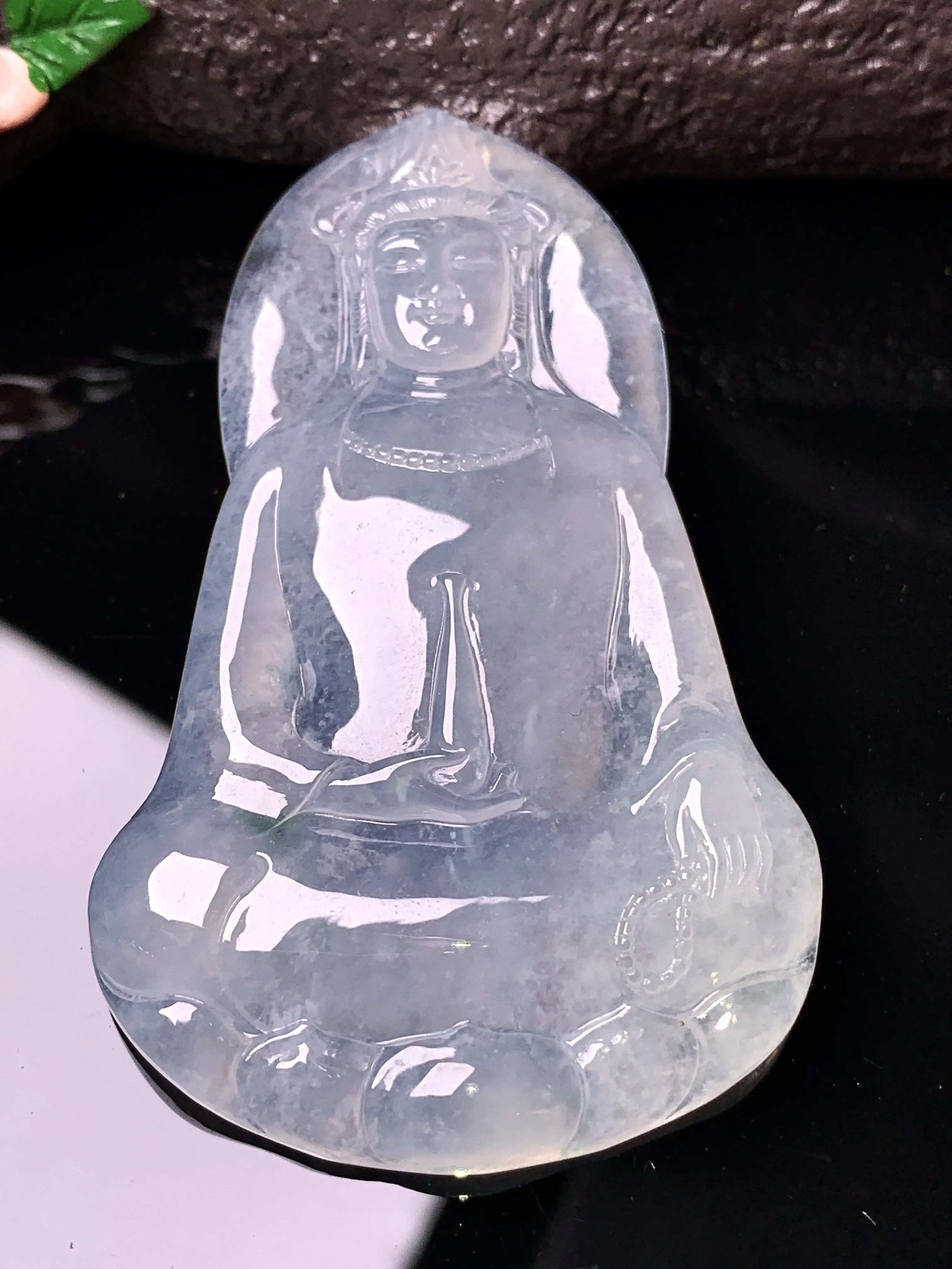 冰种观音吊坠 玉质细腻 色泽清新艳丽 整体尺寸60.5*37.7*5.8