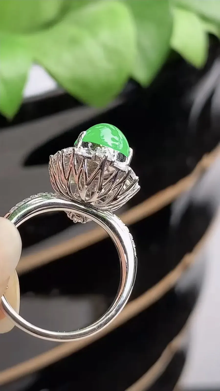 a货翡翠冰种18K金伴钻镶嵌阳绿葫芦戒指 圈口17.8裸石尺寸13.8×8mm 重量6.55g 1214