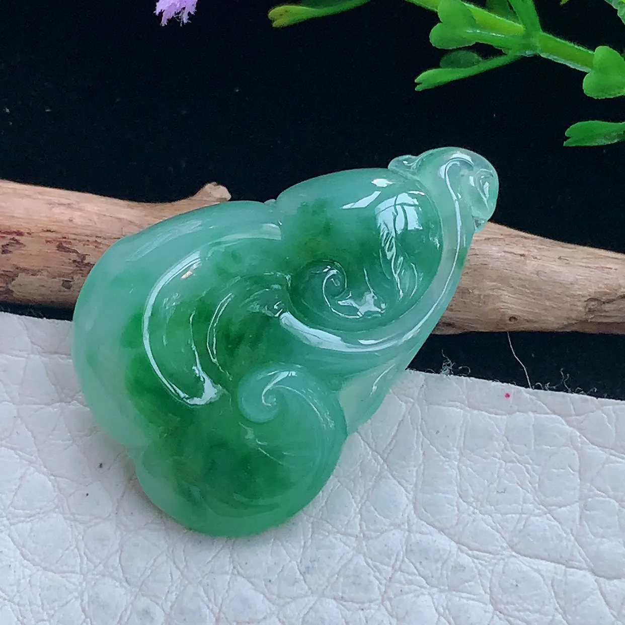 lz自然光31*20.8*6.2缅甸翡翠精雕冰绿祥云如意玉吊坠 玉挂件