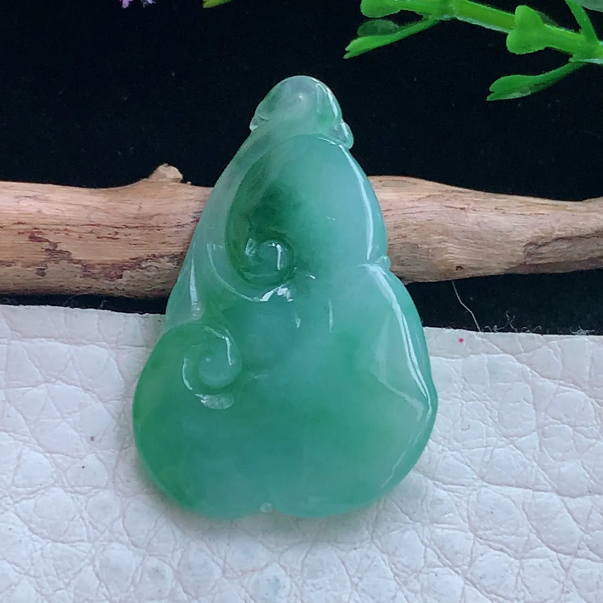 lz自然光31*20.8*6.2缅甸翡翠精雕冰绿祥云如意玉吊坠 玉挂件