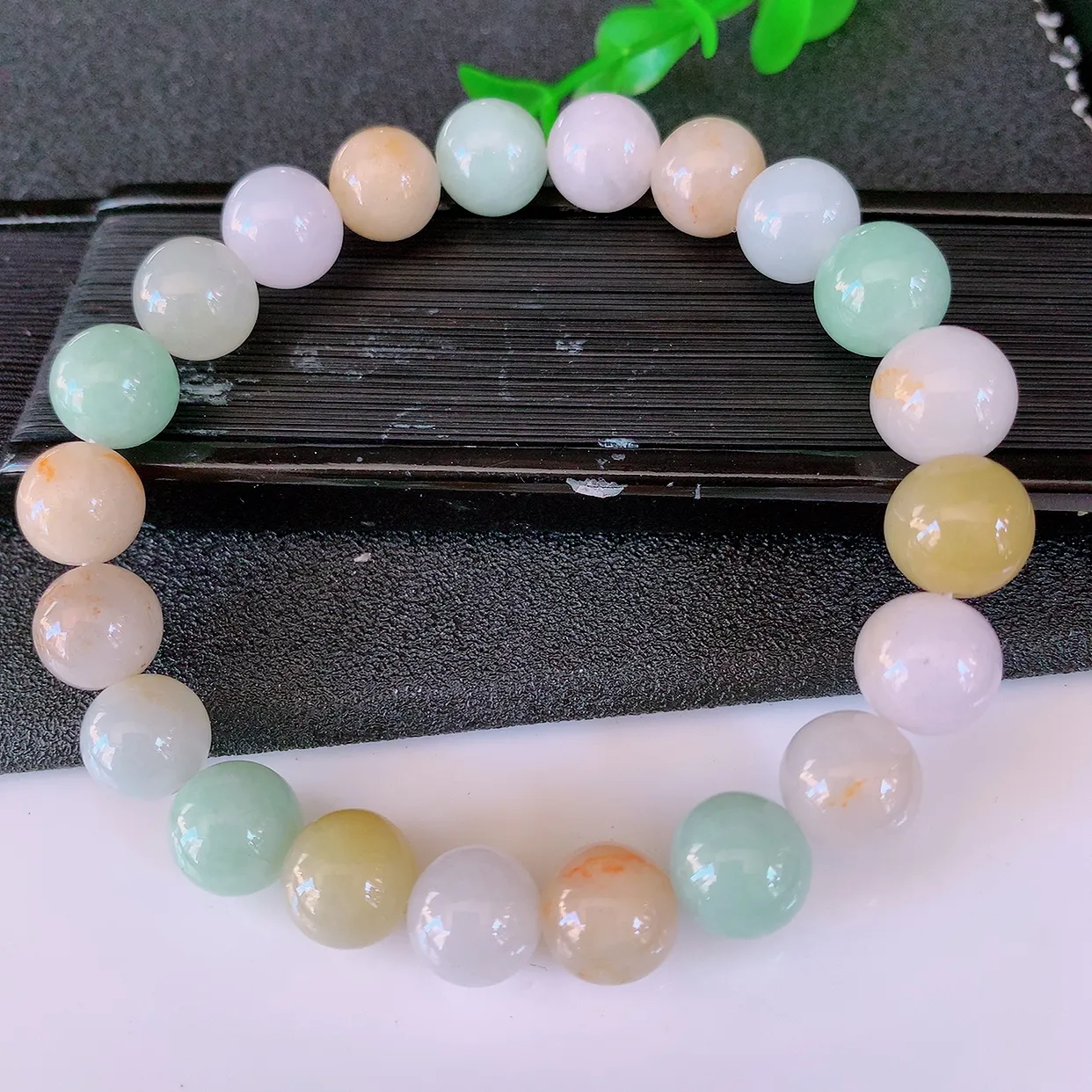 自然光实拍，冰润多宝翡翠手链，多彩翡翠手串，颜色丰富，料子细腻，高档大气，自戴送礼佳品！#46.16取一尺寸9mm