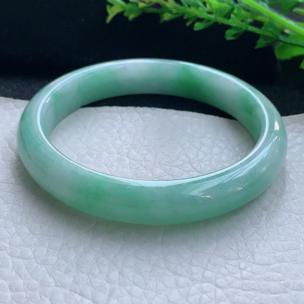 js自然光58.5*11.3*7.8平安镯 翡翠a货玉手镯精美飘绿宽边玉手环